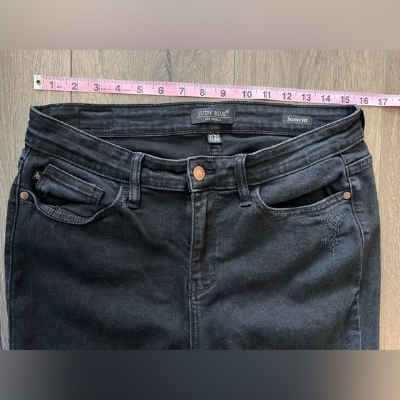 Judy Blue Skinny Fit Distressed Black with Leopard Patch Jeans Size 11/30 - Picture 8 of 14